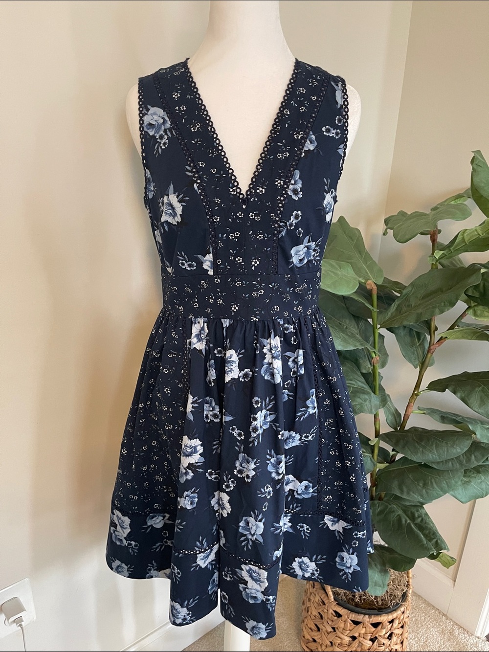 Kate Spade New York Prairie Rose Fit And Flare Dress
Size 2